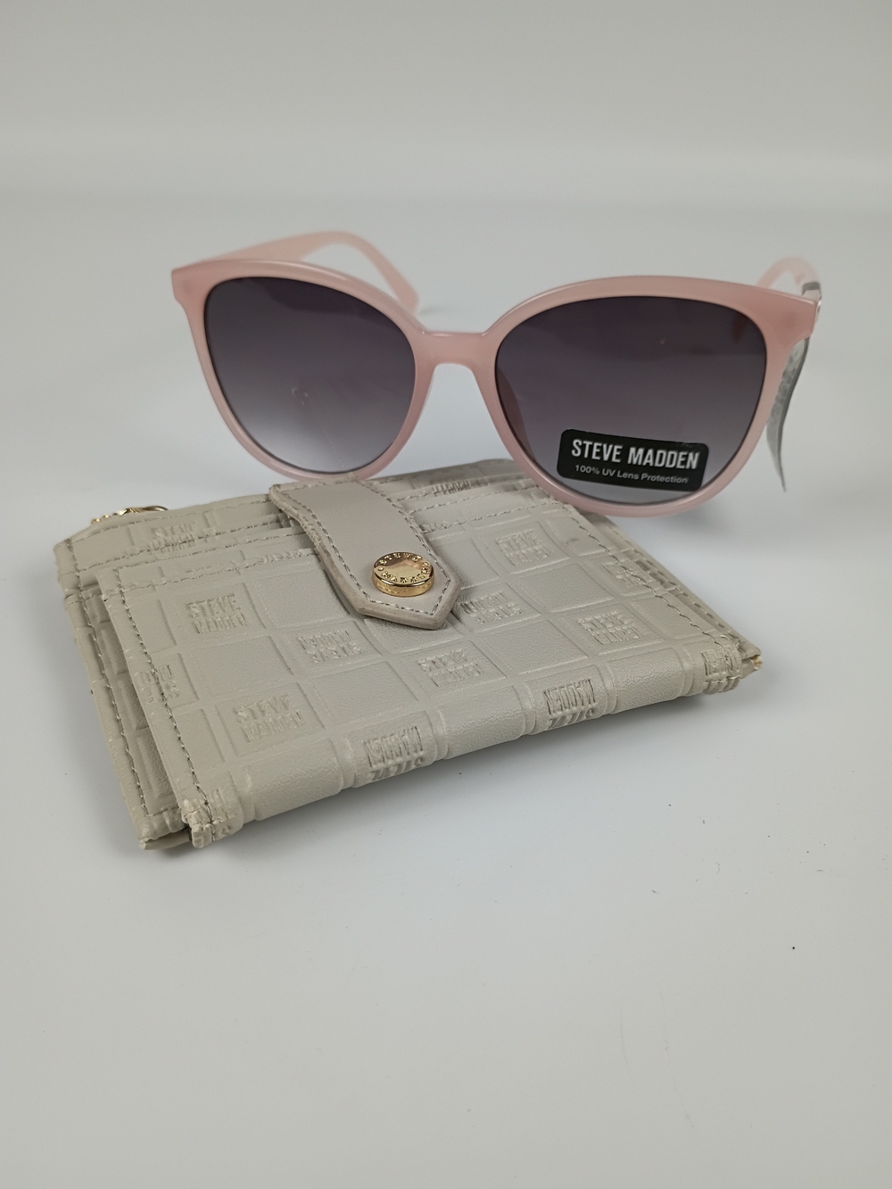 Steve Madden Women's Pink Cat-Eye Sunglasses with Cream Wallet